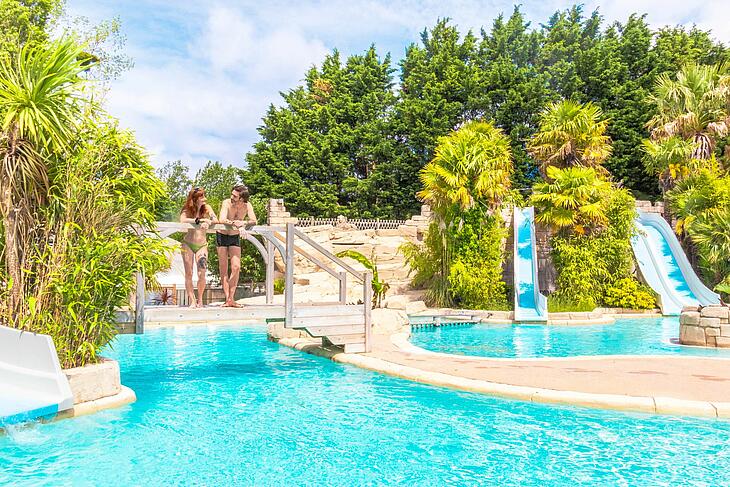 vue du parc aquatique du camping de la ville-huchet, à saint-malo