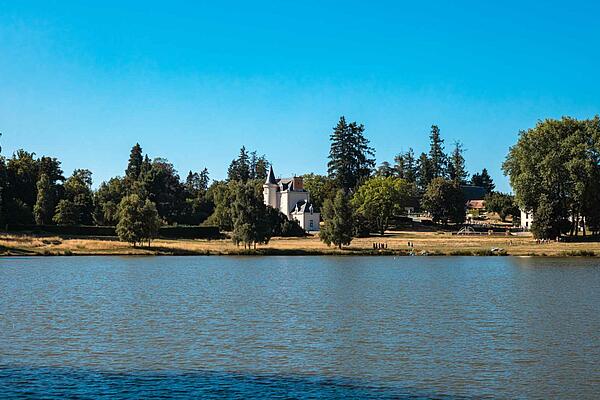 Campingplatz Château de Poinsouze, Creuse Campingplatz Château de Poinsouze, Creuse