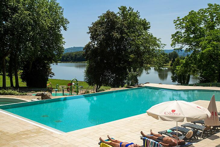 la piscine du camping dans la Creuse le Château de Poinsouze